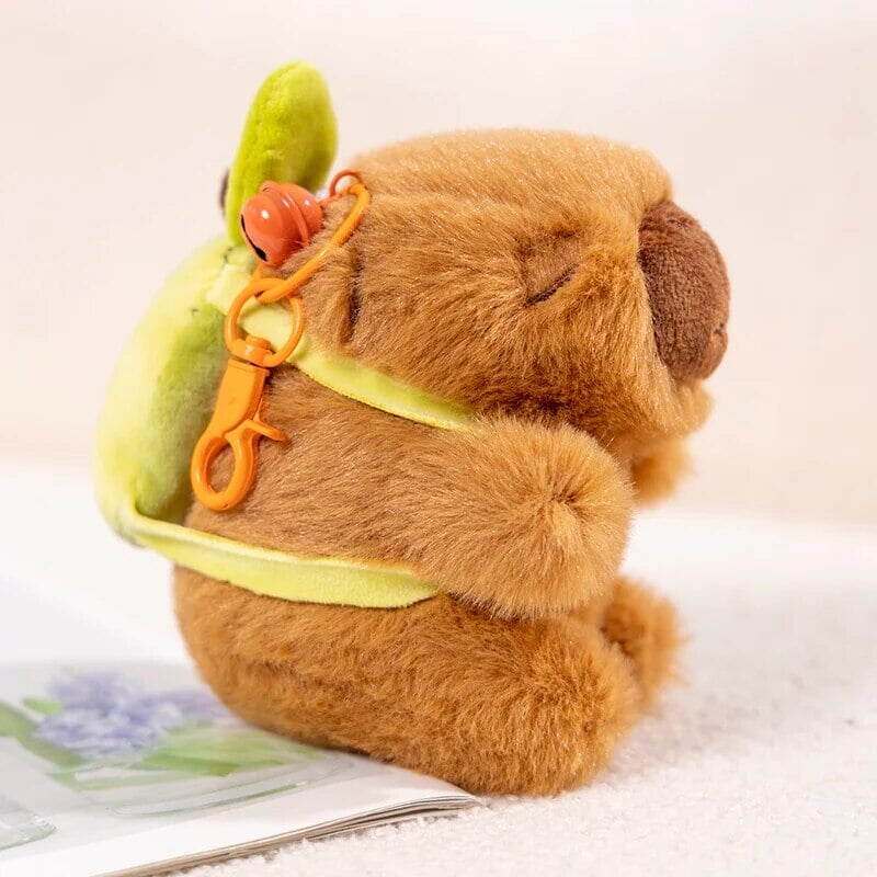 Pelúcia de Capivara Fofinha com Mochila de Abacate 🥰🥑