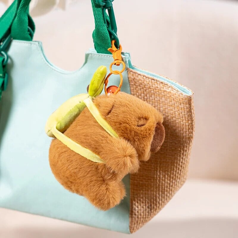 Pelúcia de Capivara Fofinha com Mochila de Abacate 🥰🥑